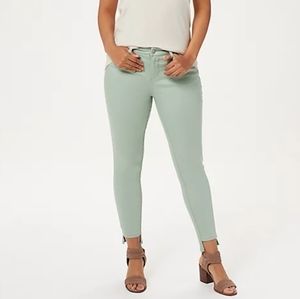 Lisa Rinna Jean collection Mint